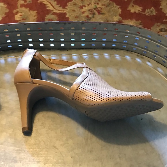 Show Off That Pedi! Dressy sandals! - Picture 5 of 5